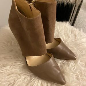 Sexy, Banana Republic Taupe Suede and Leather Stand Out Heel